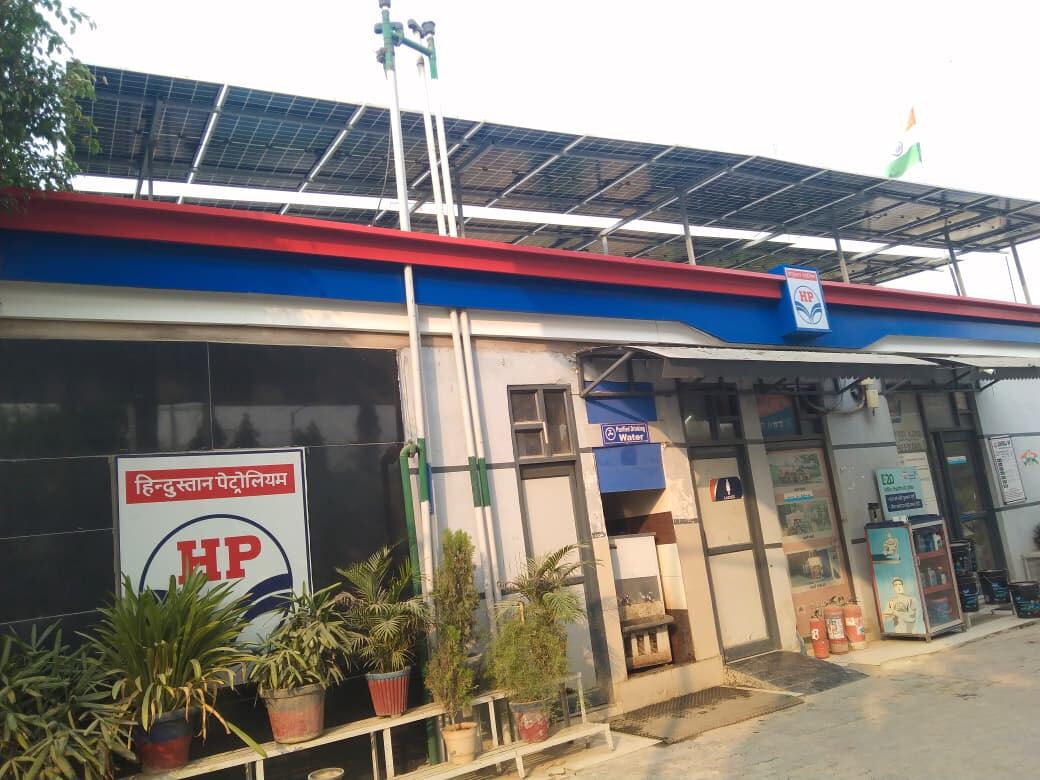 20 kWp solar array on a raised steel frame above the sales building at Adhiraj HP petrol pump, Aminabad, Greater Noida