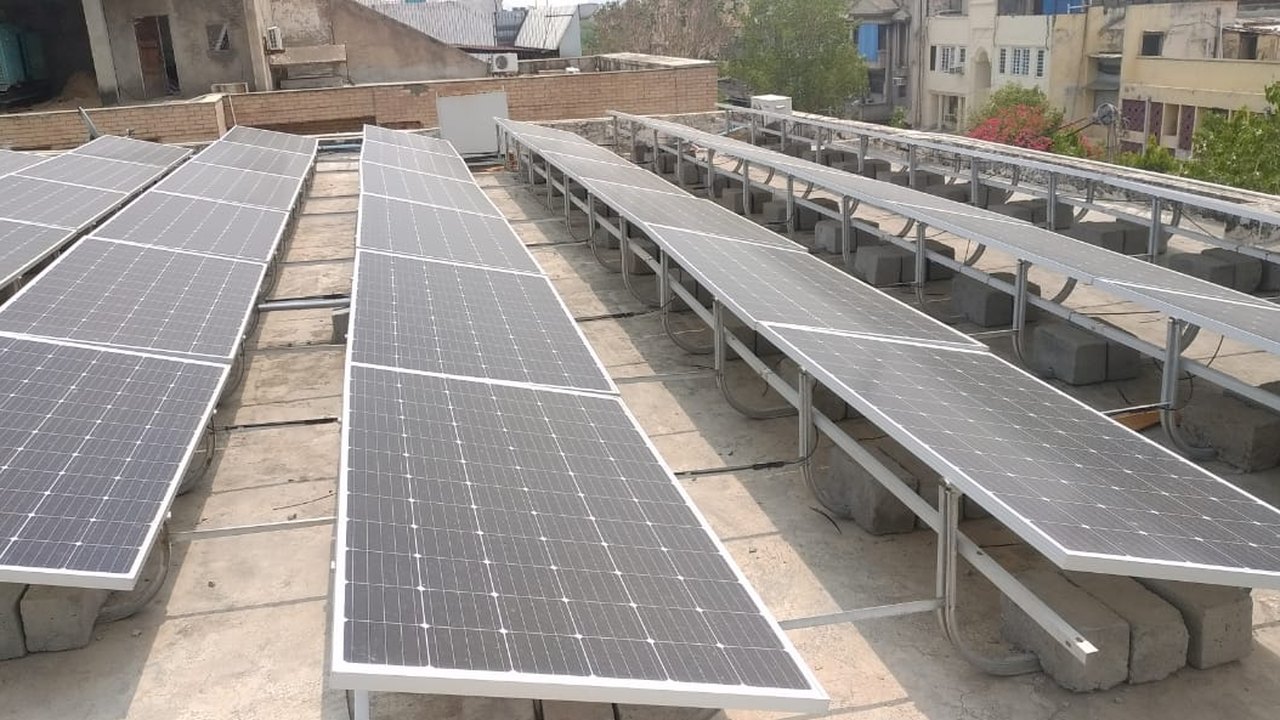 40 kW rooftop solar array on concrete ballast blocks on the second floor roof of Liberal Traders, Okhla Phase II, New Delhi